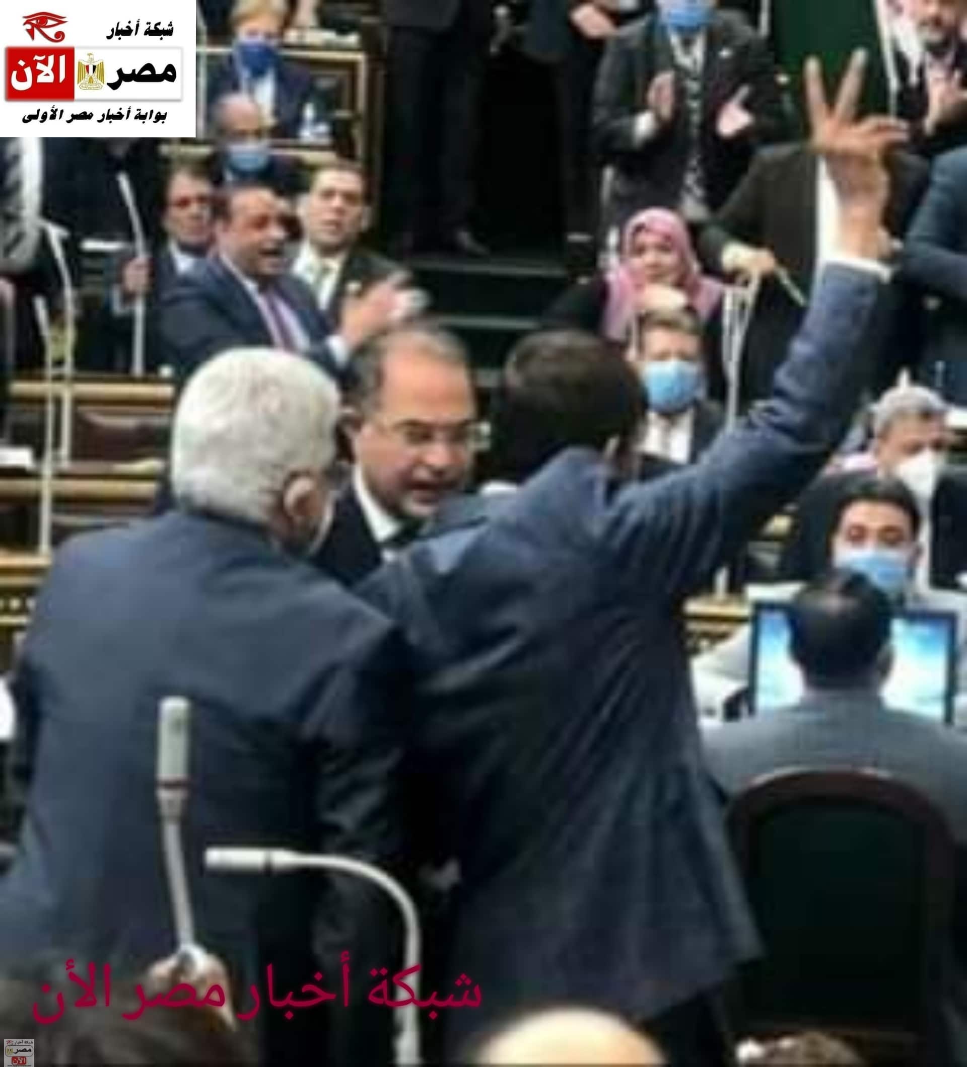 لحظة خروج النائب محمد عبد العليم من قاعة المجلس