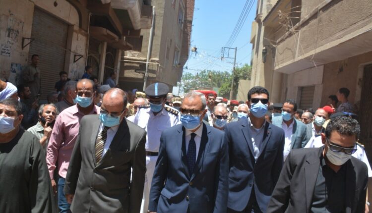 محافظ القليوبية يتقدم جنازة تشييع جثمان  شهيد الواجب النقيب محمد عرابي 