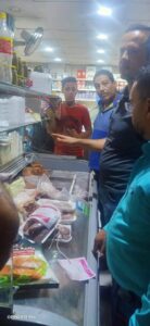 صحة القليوبية توصي بغلق معمل ألبان بمدينة الخصوص وإعدام 50 كجم أغذية تالفة 