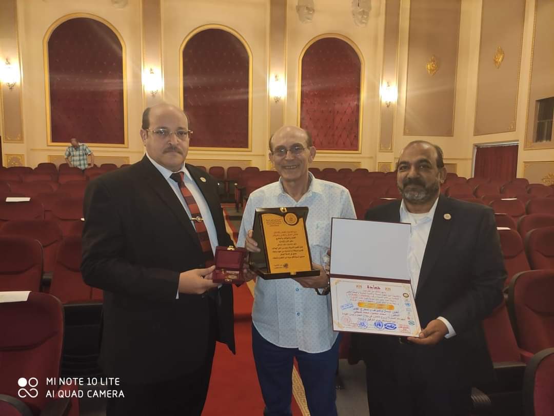 محمد صبحى يحصل على وسام التميز والإبداع لأكاديمية النيل للعلوم الحديثة والبحث العلمي 